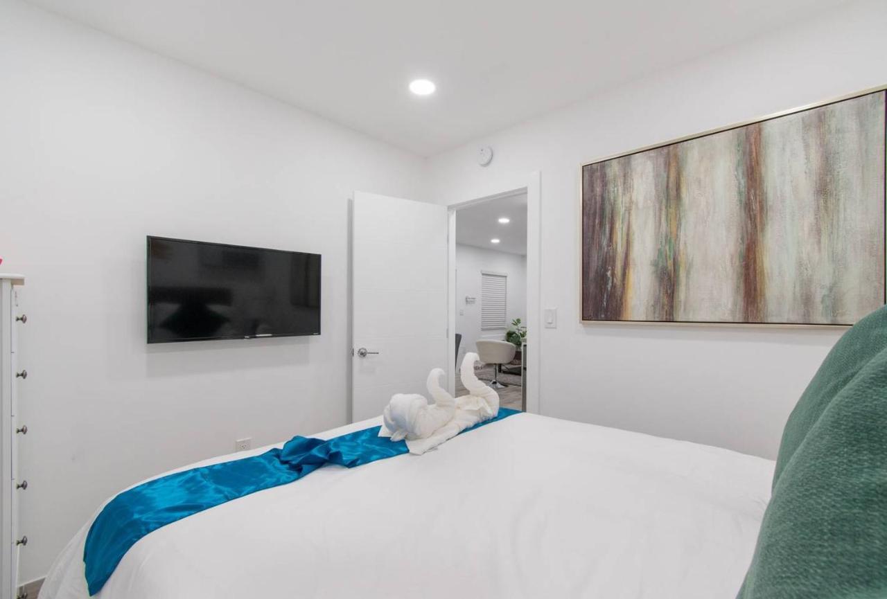 Newly Renovated 1 Bedroom Apt Designer Unit # 3 Dania Beach Exteriör bild